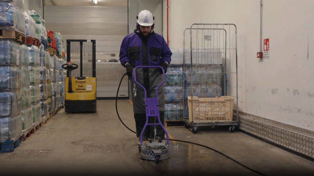 Pulizie industriali: cosa comprendono, perché sono importanti e quali attrezzature si usano