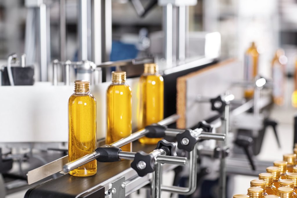 Pulizia delle linee di produzione e dei macchinari in attività