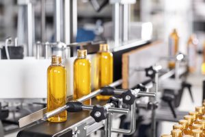 Pulizia delle linee di produzione e dei macchinari in attività